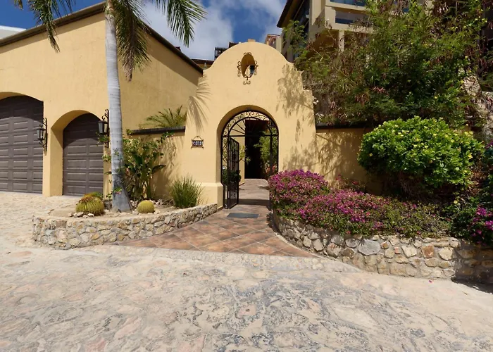 Villa Luxury With Two Pools, Great For Large Groups