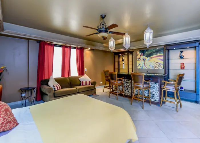 Villa Luxury With Two Pools, Great For Large Groups *